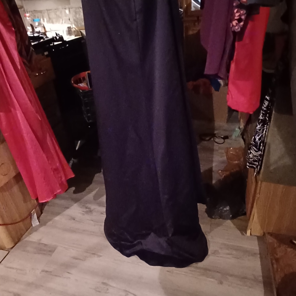 Dresses - Picture 10 of 16